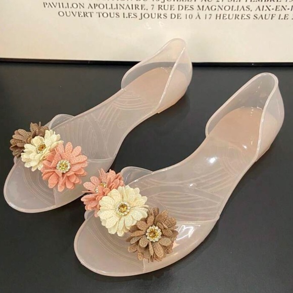 Shoes - NWOT-Never Work Flower Jelly Flats